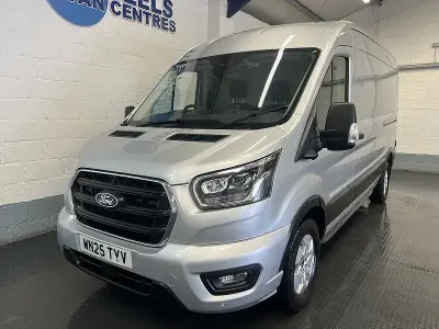 Usado Ford Transit Limited 165 CV (121 kW) 2025 Plateado Van