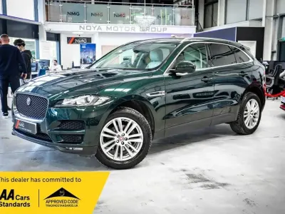 Begagnad Jaguar F-Pace Portfolio 180 HK (132 kW) 2017 Grön SUV