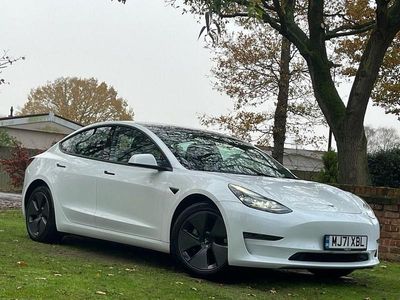 White Used 2021 Tesla Model 3 Sedan | £19,995 (Fair price)