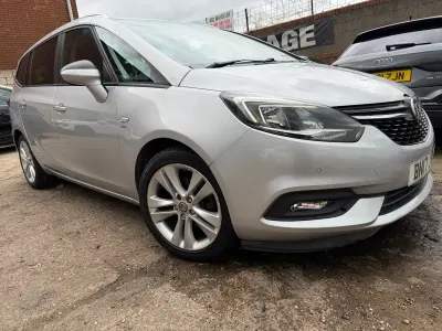 Usado Vauxhall Zafira SRi 2017 Plateado Monovolumen