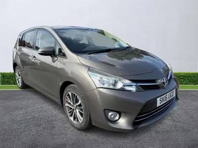 Used Toyota Verso Design 112 HP (82 kW) 2016 Brown MPV