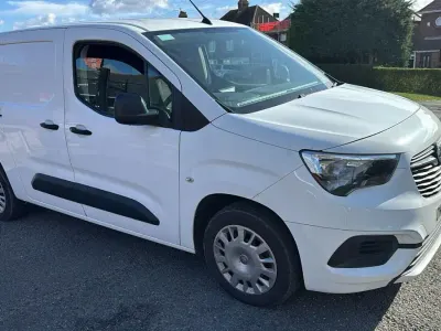 Used Vauxhall Combo Sportive 100 HP (73 kW) 2020 White MPV