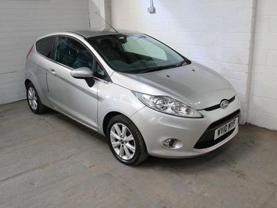 Usado Ford Fiesta Zetec 82 HP (60 kW) 2010 Prateado Citadino