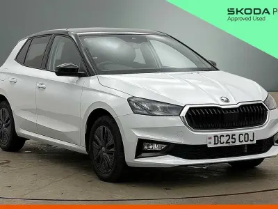 Usado Skoda Fabia Design Edition 110 CV (80 kW) 2025 Blanco Utilitario