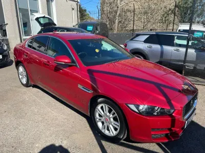 Usado Jaguar XE Prestige 180 HP (132 kW) 2017 Vermelho Sedan