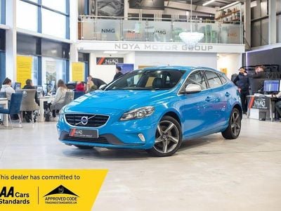 Used Volvo V40 R-Design 190 HP (139 kW) 2015 Blue Hatchback