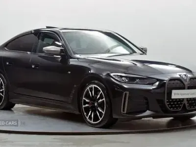 Begagnad BMW i4 Shadowline 400 kW (544 HK) 2022 Svart Sedan