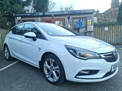 Used Vauxhall Astra SRi 150 HP (110 kW) 2016 White Hatchback