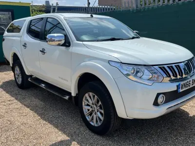 Used Mitsubishi L200 181 HP (133 kW) 2016 White Pickup