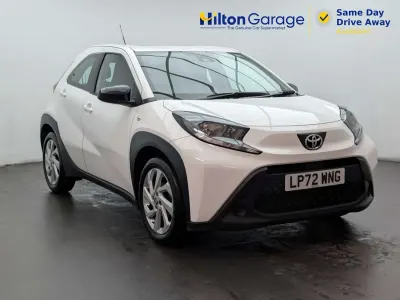 Używany Toyota Aygo X X-pure 72 KM (52 kW) 2023 Biały SUV