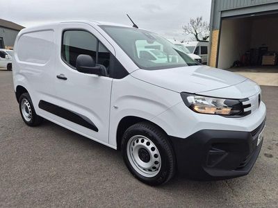Used Peugeot Partner 100 HP (73 kW) 2024 White MPV