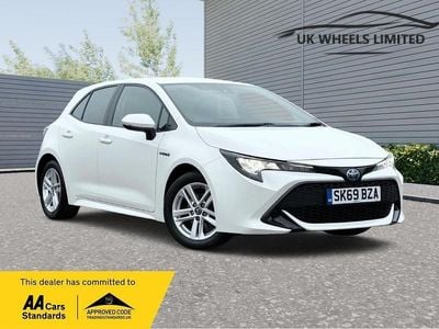 Used Toyota Corolla 122 HP (89 kW) 2019 White Hatchback