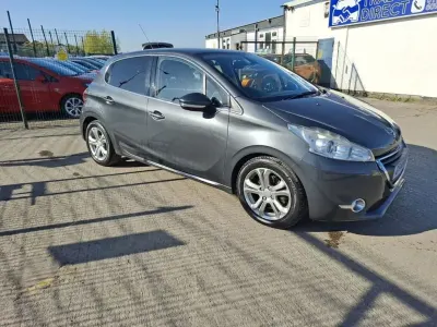 Gebraucht Peugeot 208 Allure 82 PS (60 kW) 2014 Grau Kleinwagen