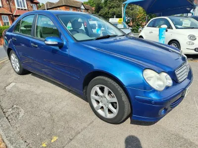 Usado Mercedes C180 Classic 2006 Azul Sedan