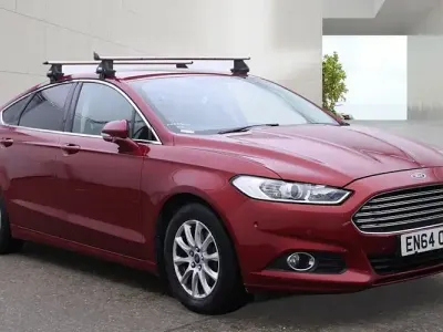 Used Ford Mondeo Zetec 160 HP (117 kW) 2015 Red Hatchback