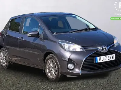 Używany Toyota Yaris 99 KM (72 kW) 2016 Szary Hatchback