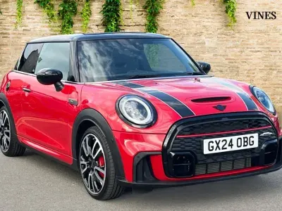 Begagnad Mini John Cooper Works Hatch 228 HK (167 kW) 2024 Röd Halvkombi