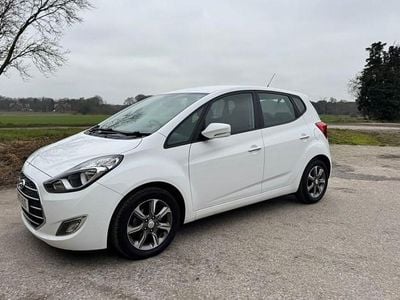 Used Hyundai ix20 SE 90 HP (66 kW) 2016 White Hatchback