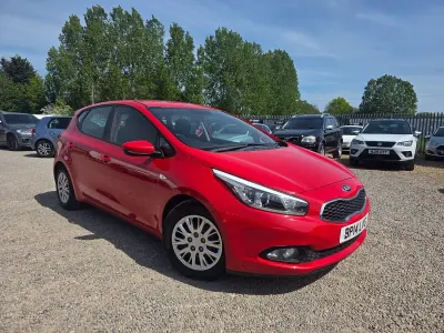 Käytetty Kia Ceed 128 HP (94 kW) 2014 Punainen Viistoperä