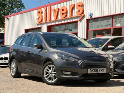 Begagnad Ford Focus Zetec 120 HK (88 kW) 2016 Grå Kombi