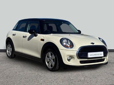 Used Mini Cooper Hatch 134 HP (98 kW) 2017 White Hatchback