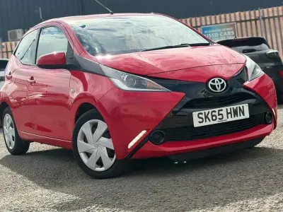Used Toyota Aygo X-play 68 HP (50 kW) 2016 Red Hatchback