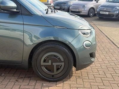 Green New 2025 Fiat 500e Hatchback | £25,995 (Fair price)