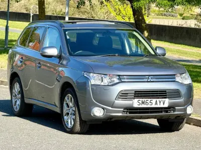 Usado Mitsubishi Outlander P-HEV 2015 Cinzento SUV