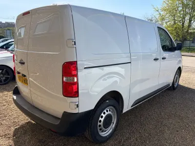 Second-hand Vauxhall Vivaro S 2023 Alb Monovolum