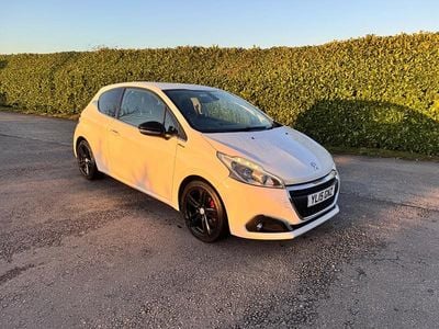 White Used 2015 Peugeot 208 GT-line Hatchback | £3,750 (Good price)