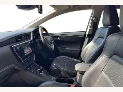 Used Toyota Auris Hybrid 136 HP (100 kW) 2018 Blue Hatchback