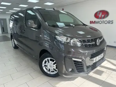 Używany Vauxhall Vivaro Sportive 120 KM (88 kW) 2021 Szary Minivan