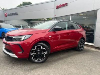 Used Vauxhall Grandland X Ultimate 128 HP (94 kW) 2023 Carmin red SUV