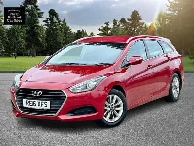 Used Hyundai i40 115 HP (84 kW) 2016 Red Estate