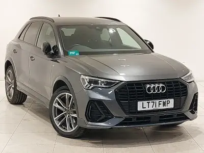 Usado Audi Q3 Black Edition 150 HP (110 kW) 2021 Cinzento SUV