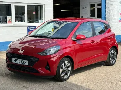 New Hyundai i10 Advanced 63 HP (46 kW) 2025 Red Hatchback