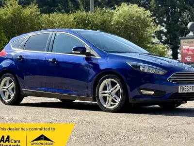 Usado Ford Focus Zetec 120 CV (88 kW) 2017 Azul Utilitario