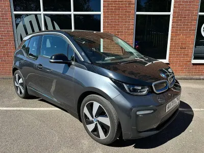 Usado BMW i3 Comfort Edition 125 kW (170 HP) 2020 Cinzento Citadino