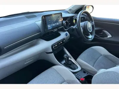 Second-hand Toyota Yaris Hybrid 116 CP (85 kW) 2022 Argintiu Hatchback