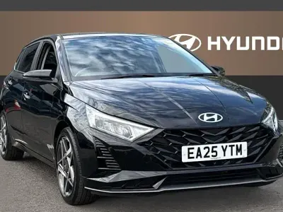 Usado Hyundai i20 Premium 101 CV (74 kW) 2025 Negro Utilitario