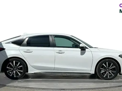 Used Honda Civic Elegance 143 HP (105 kW) 2025 White Hatchback