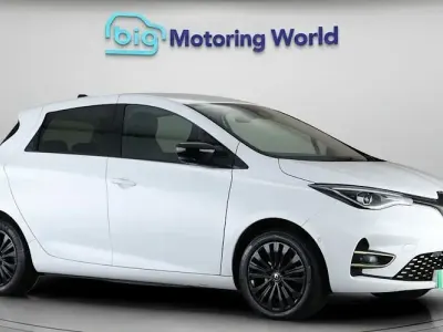 Used Renault Zoe Techno 100 kW (136 HP) 2023 White Hatchback