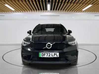 Begagnad Volvo XC40 Core 169 kW (231 HK) 2022 Svart SUV