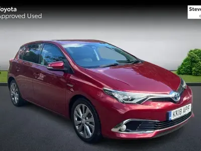 Used Toyota Auris Hybrid 136 HP (100 kW) 2018 Red Hatchback