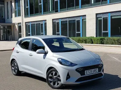 Używany Hyundai i10 Advanced 63 KM (46 kW) 2025 Szary Hatchback