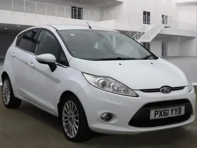 Used Ford Fiesta Titanium 97 HP (71 kW) 2011 White Hatchback