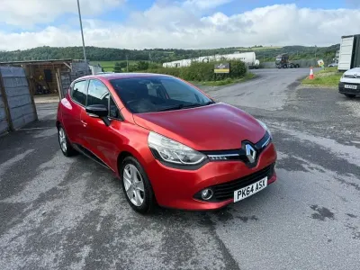 Used Renault Clio Dynamique 75 HP (55 kW) 2014 Red Hatchback