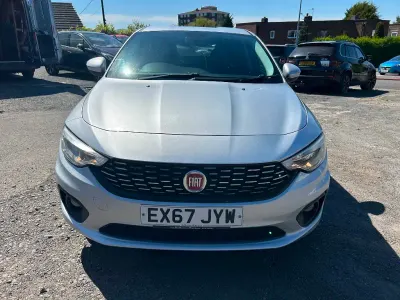 Begagnad Fiat Tipo Easy 120 HK (88 kW) 2017 Silver Halvkombi