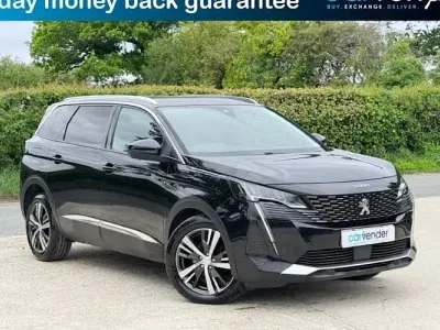 Używany Peugeot 5008 Allure Premium 131 KM (96 kW) 2022 SUV