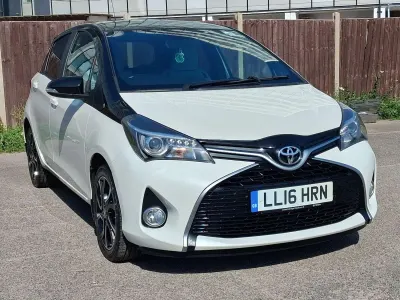 Used Toyota Yaris Design 99 HP (72 kW) 2016 White/black Hatchback